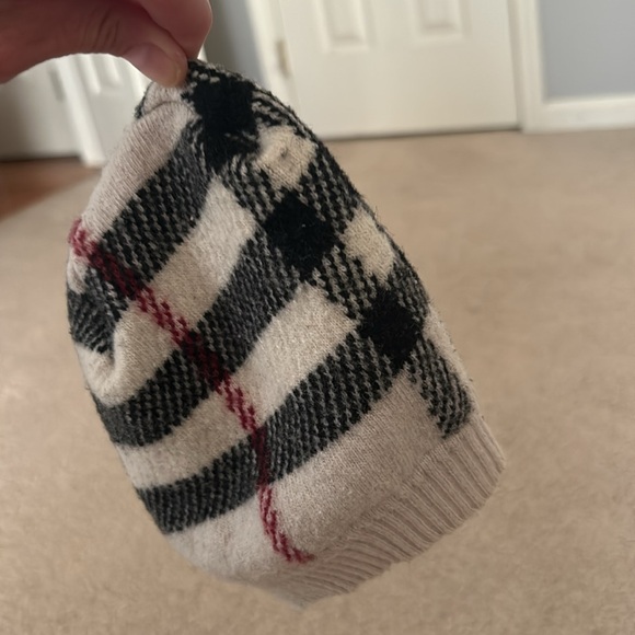 Cute 100% wool Burberry hat. One size. Keeps your head nice and warm! - Picture 2 of 6